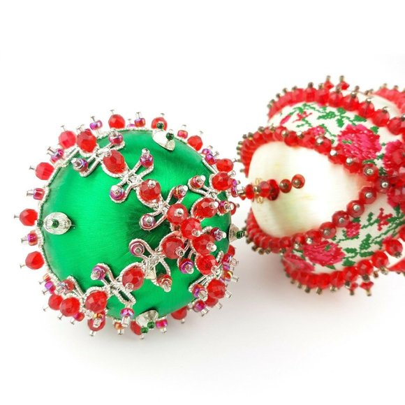 Vintage Satin Beaded Push Pin Christmas Ornaments Red Green Cream Lot Of 2 - Picture 7 of 12